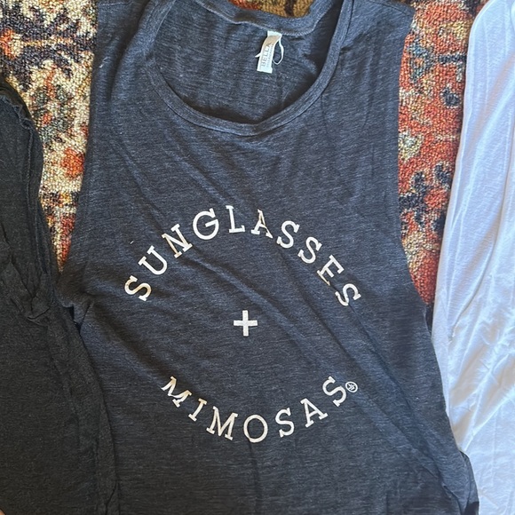 Lot of size medium graphic tanks - Picture 3 of 6